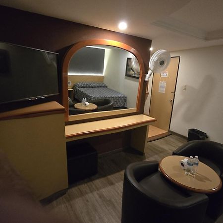 Hotel Y Villas Gran Via Мексико Сити Екстериор снимка