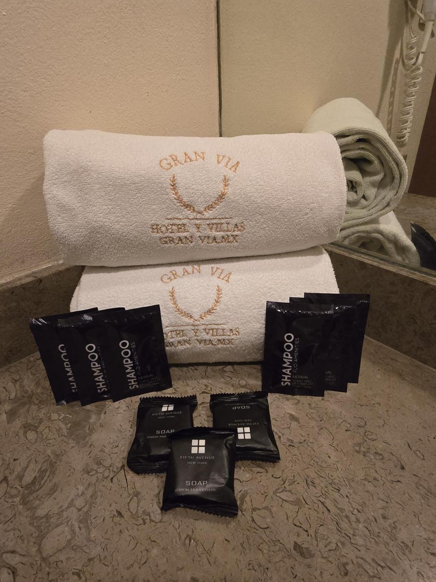 Hotel Y Villas Gran Via Мексико Сити Екстериор снимка