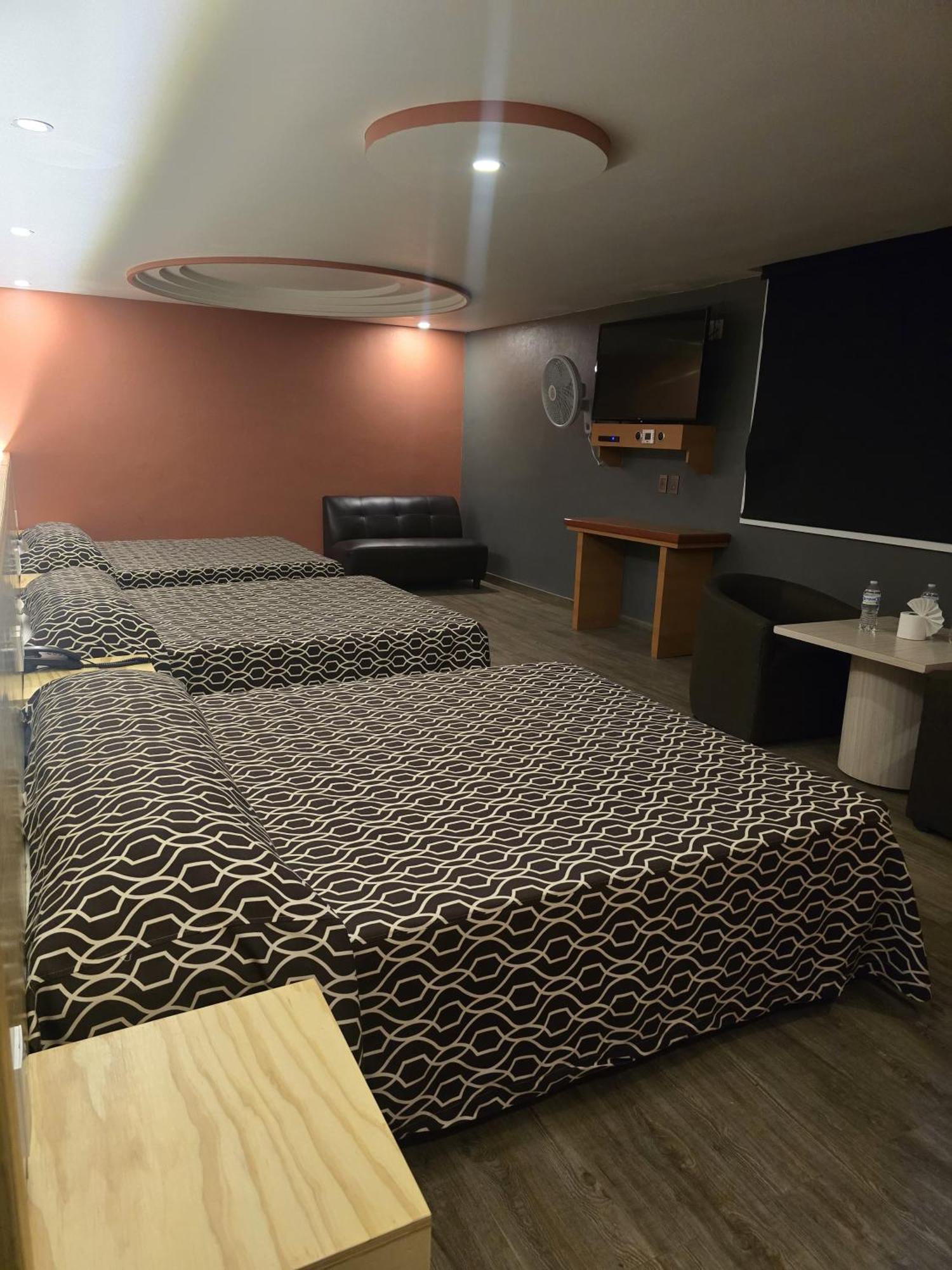 Hotel Y Villas Gran Via Мексико Сити Екстериор снимка