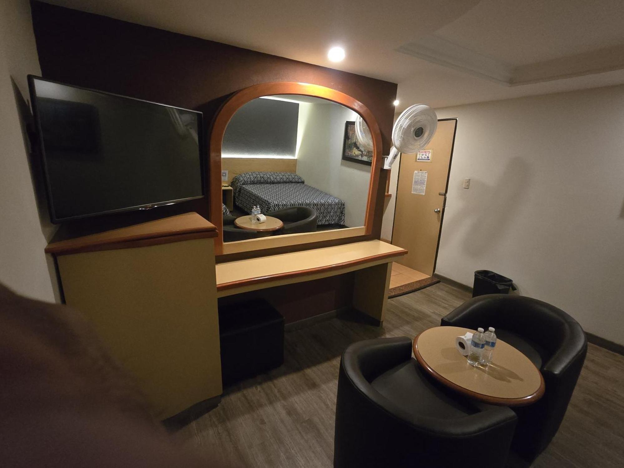 Hotel Y Villas Gran Via Мексико Сити Екстериор снимка
