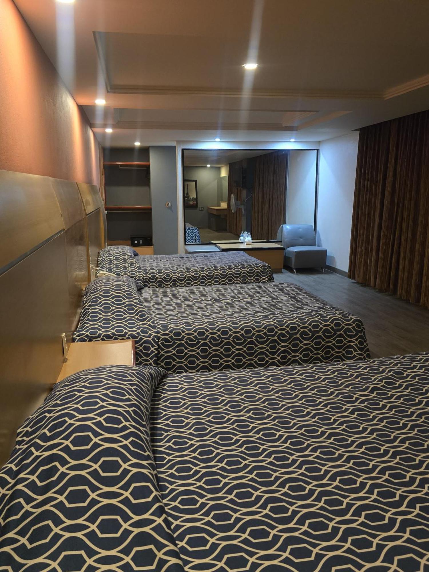 Hotel Y Villas Gran Via Мексико Сити Екстериор снимка