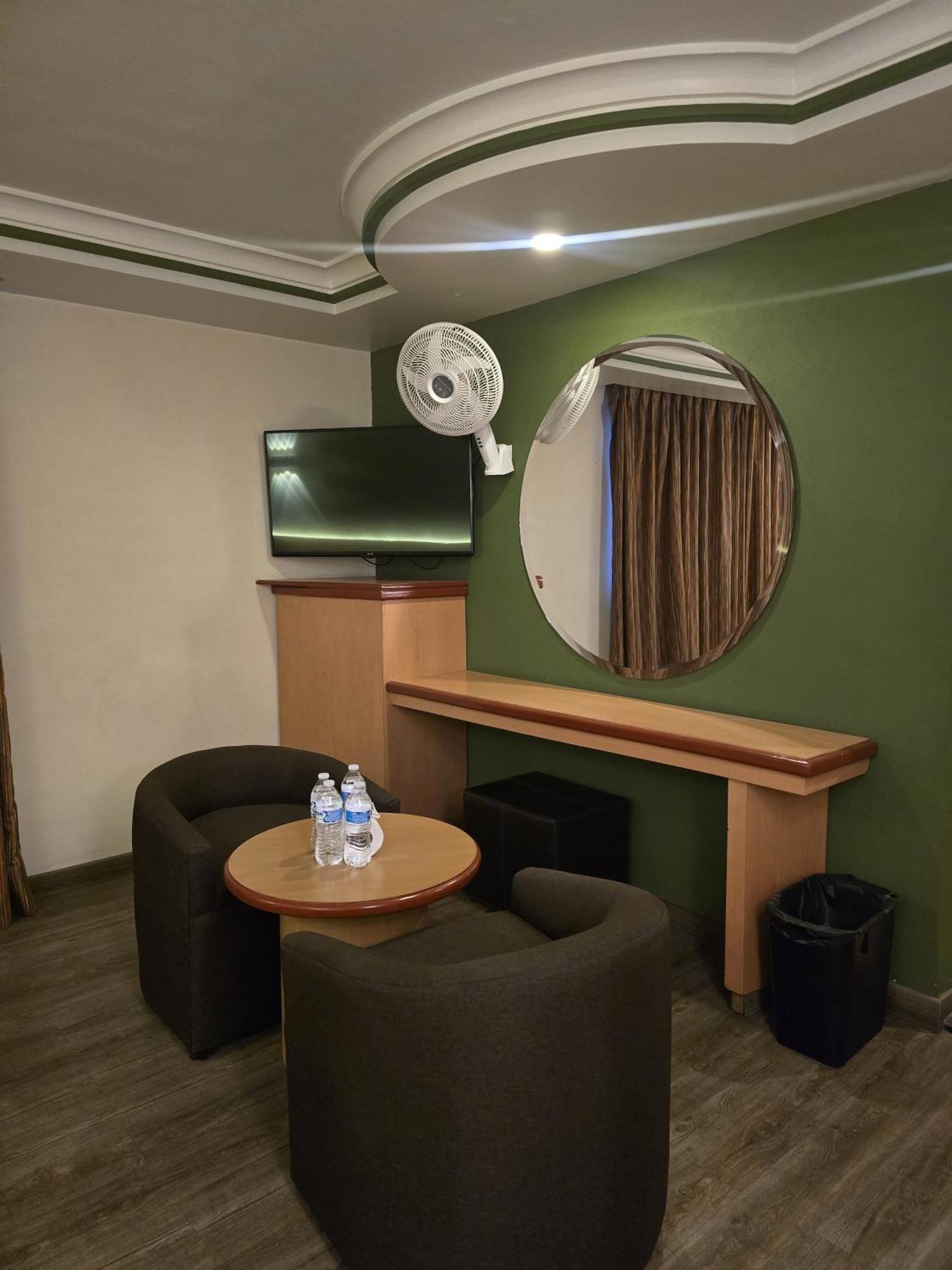 Hotel Y Villas Gran Via Мексико Сити Екстериор снимка