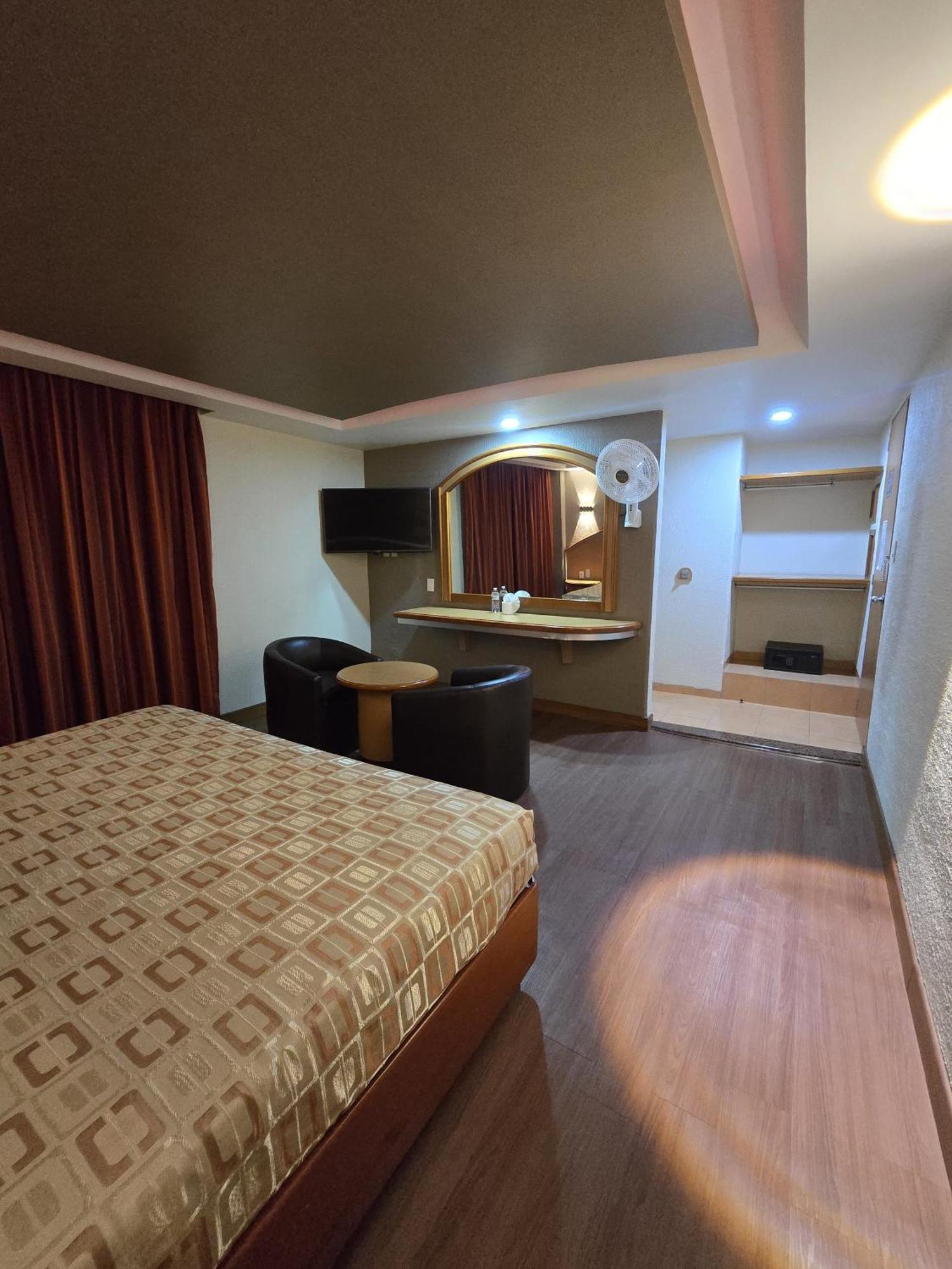 Hotel Y Villas Gran Via Мексико Сити Екстериор снимка