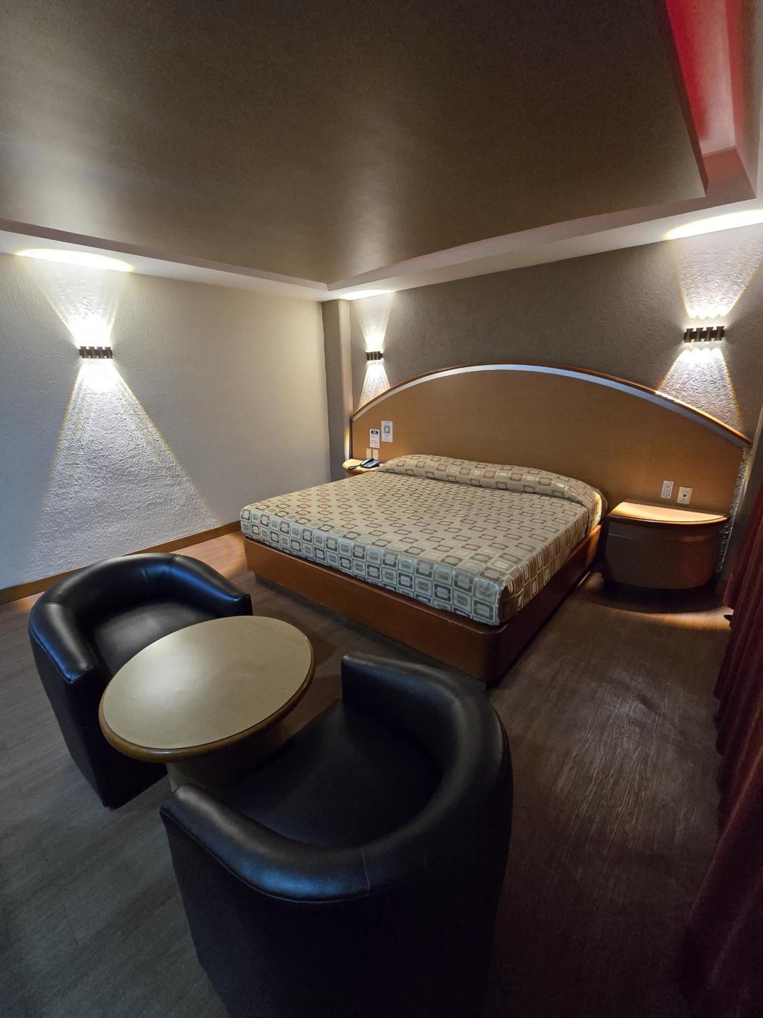 Hotel Y Villas Gran Via Мексико Сити Екстериор снимка